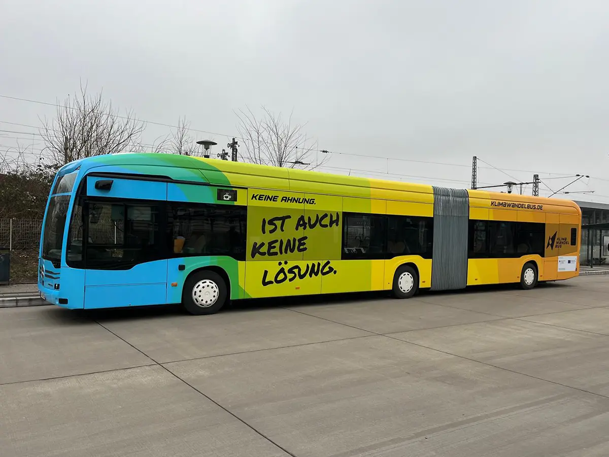 Aussengestaltung-Bus-2025-02-13-18-26-22