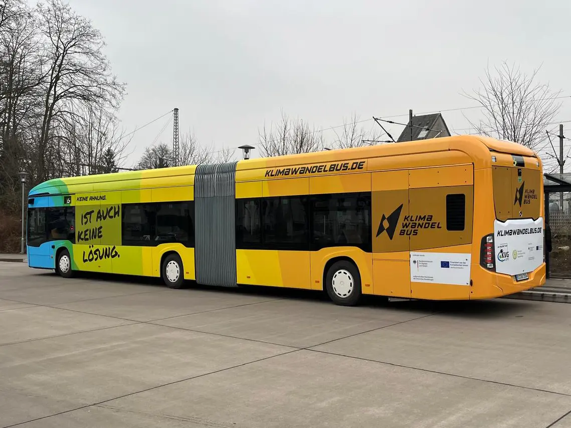 Aussengestaltung-Bus-2025-02-13-18-28-49